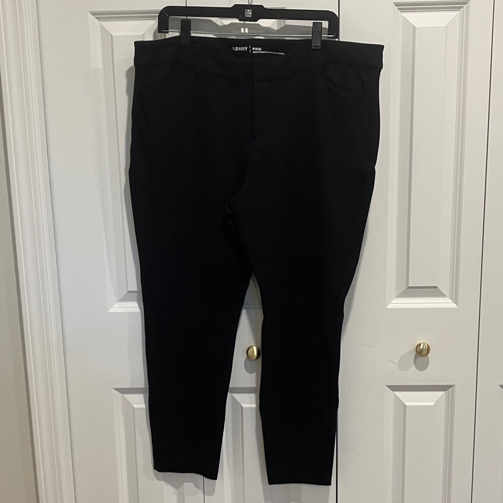 Black skinny Old Navy ponte Pixie pants